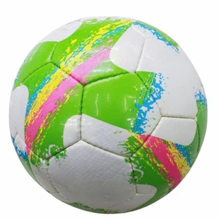 Ar rokām šūta futbola bumba