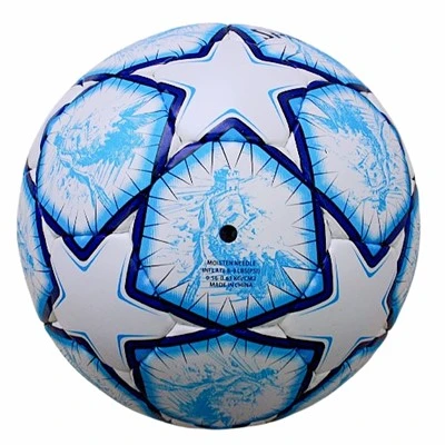 Ar rokām darināta futbola bumba